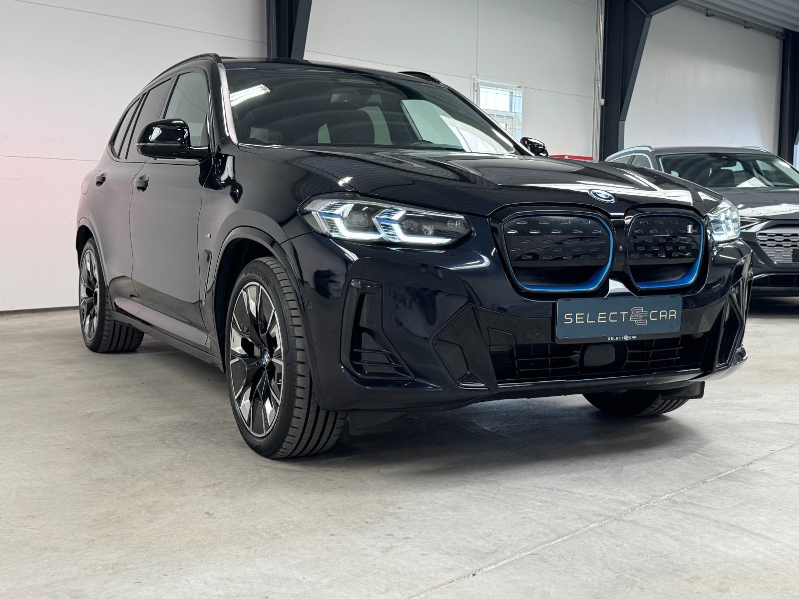 Sort BMW iX3 fra 2023