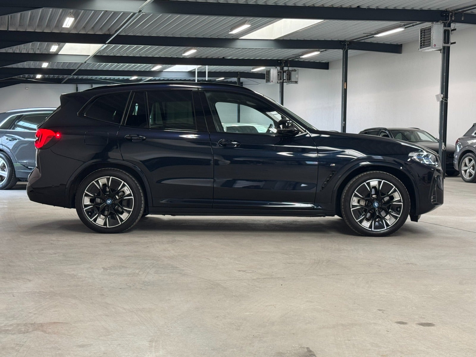 Sort BMW iX3 fra 2023