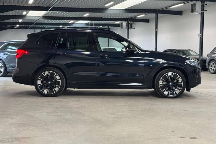 Sort BMW iX3 fra 2023