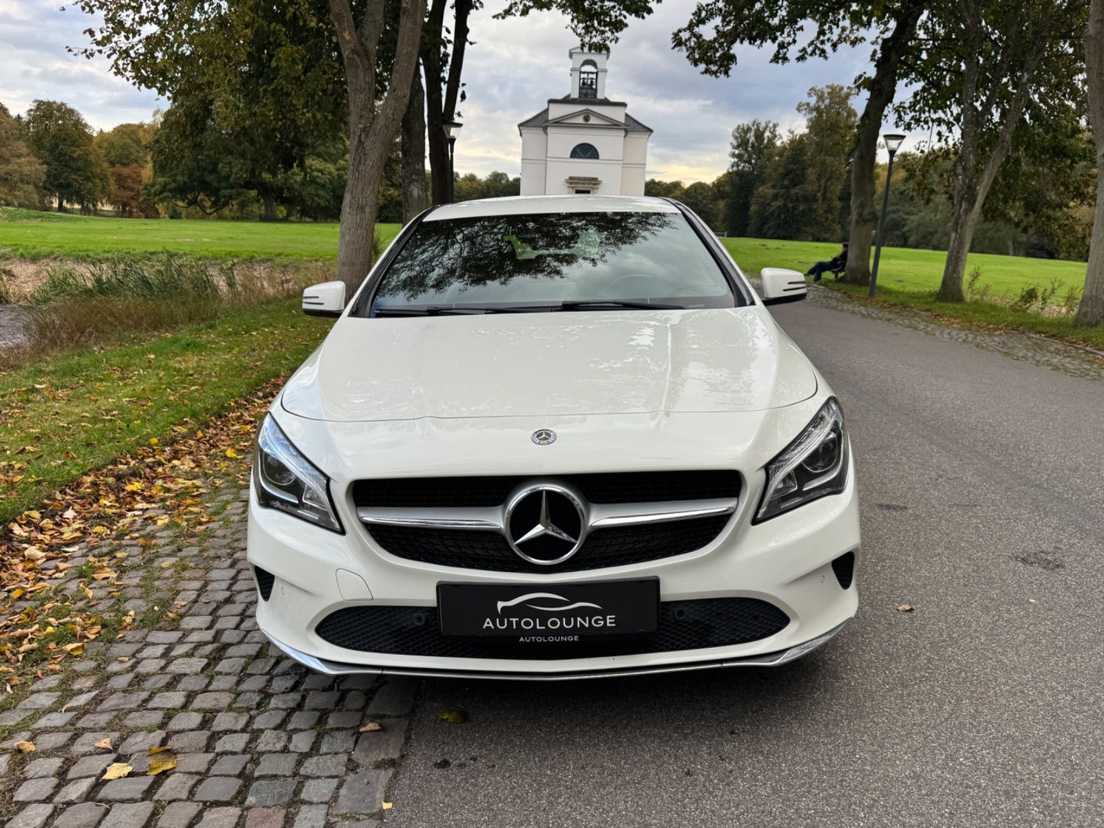 Hvid Mercedes CLA200 fra 2017