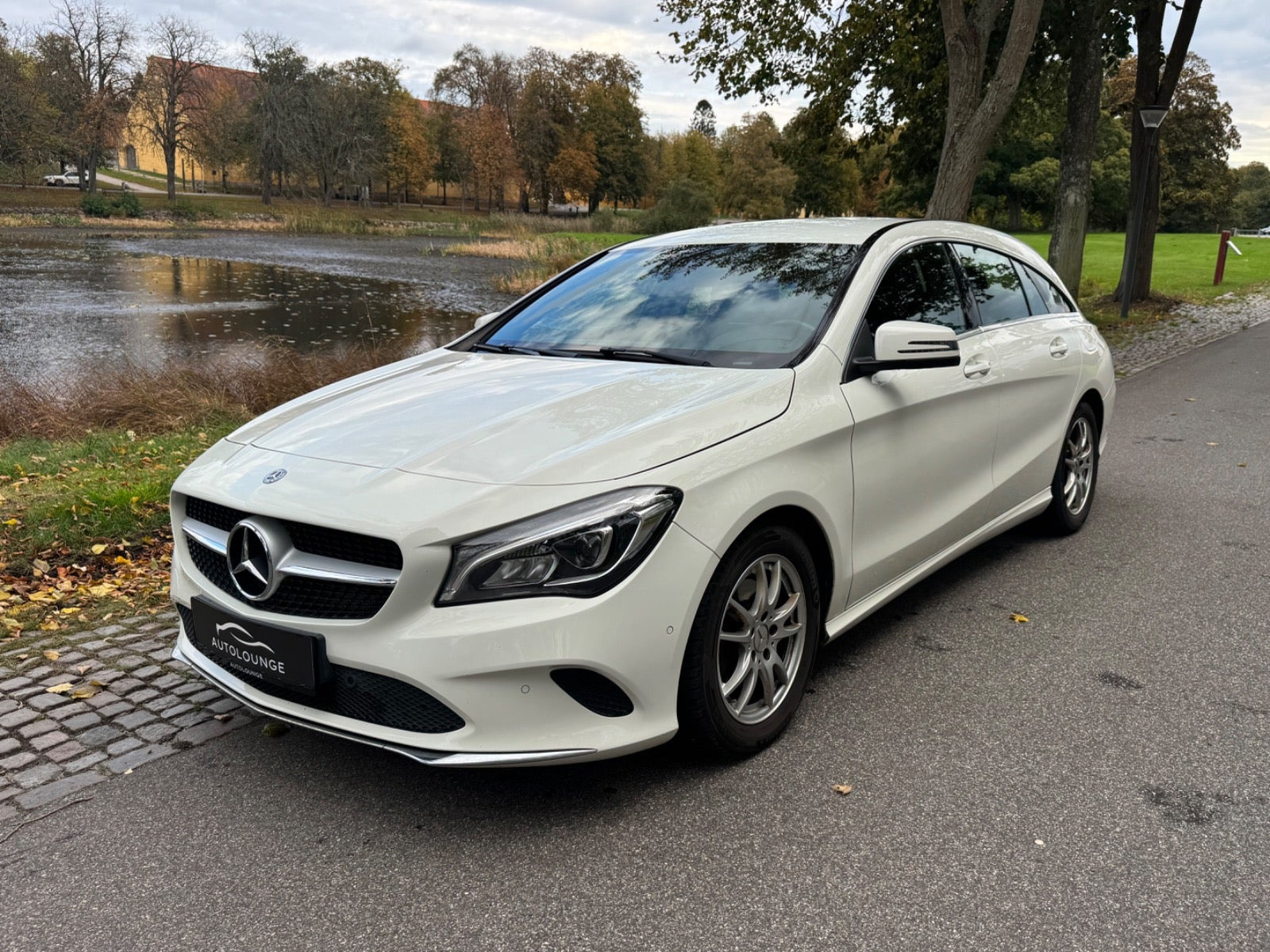 Hvid Mercedes CLA200 fra 2017