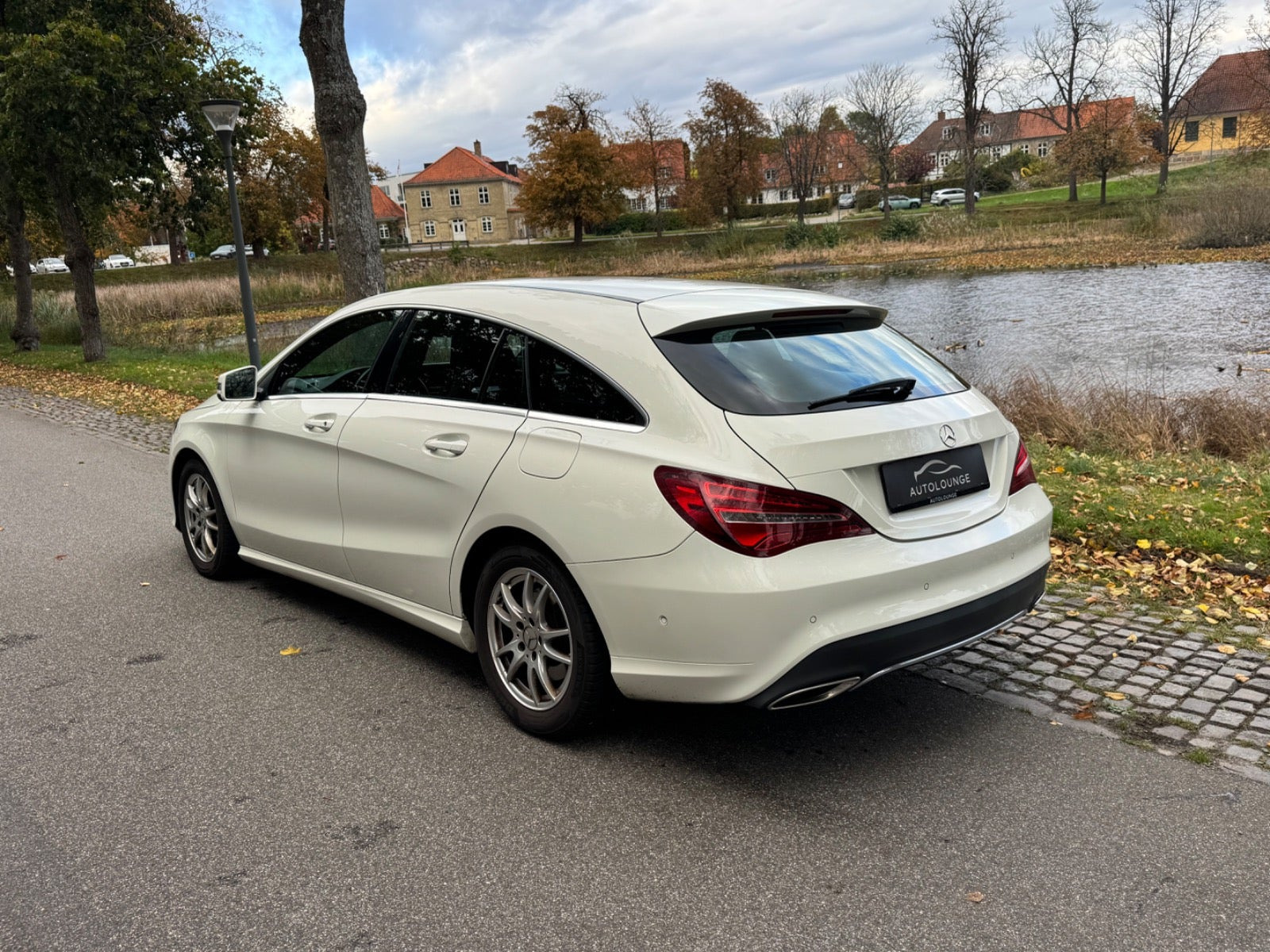 Hvid Mercedes CLA200 fra 2017