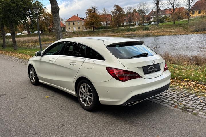 Hvid Mercedes CLA200 fra 2017