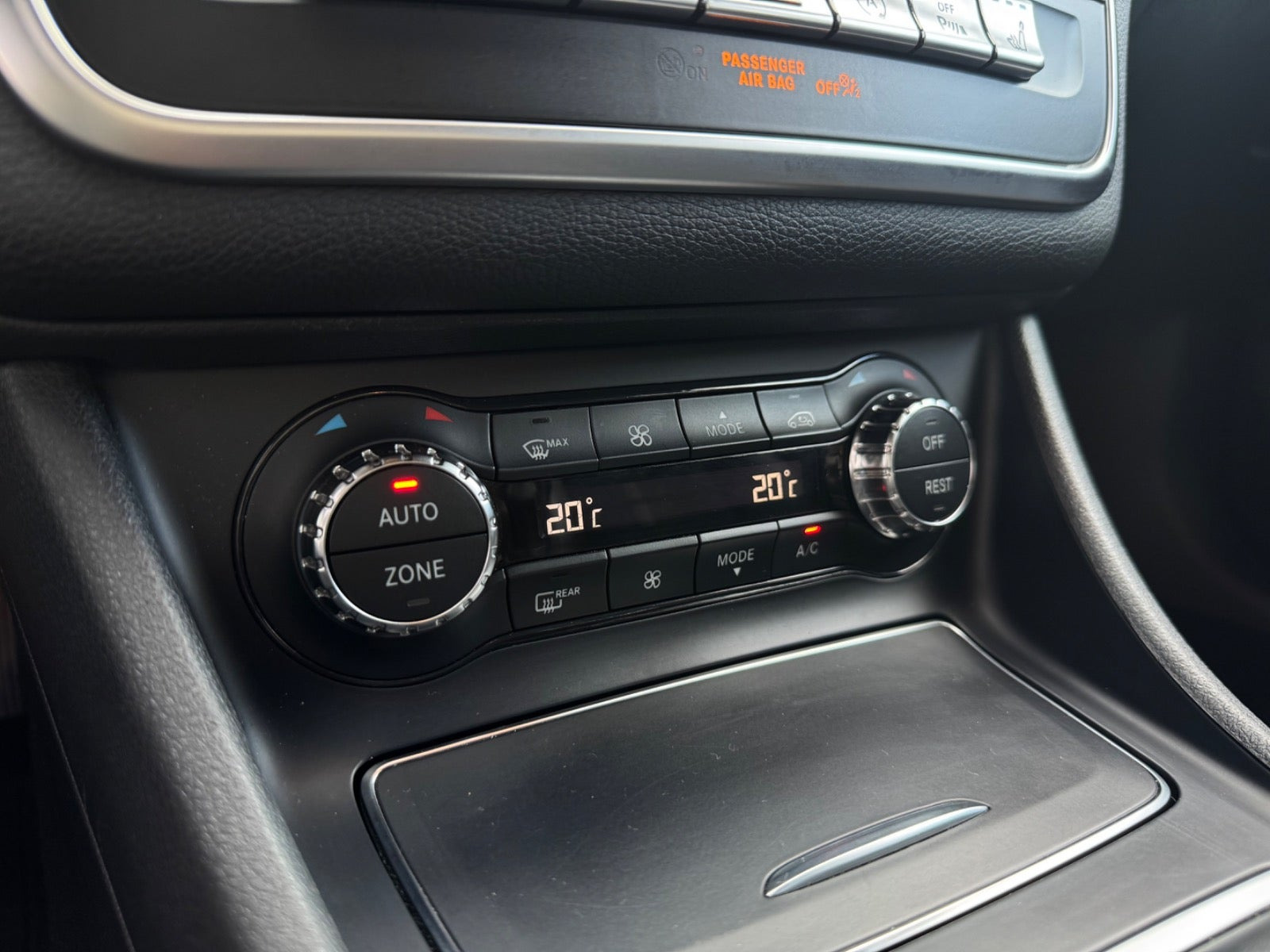 Hvid Mercedes CLA200 fra 2017