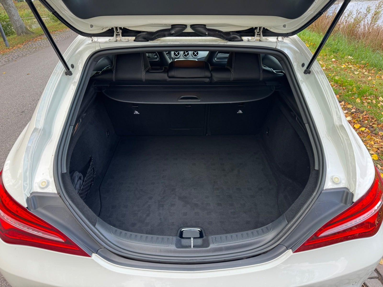 Hvid Mercedes CLA200 fra 2017