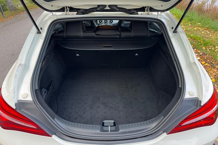Hvid Mercedes CLA200 fra 2017