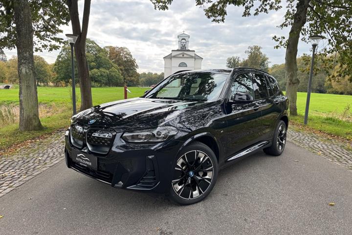 Blå BMW iX3 fra 2023