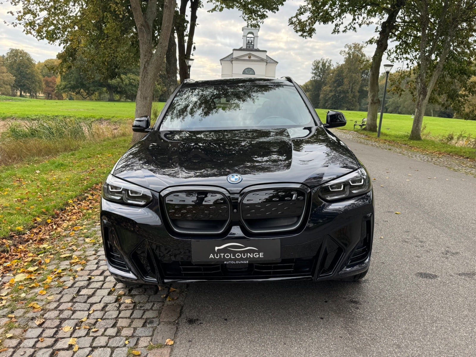 Blå BMW iX3 fra 2023