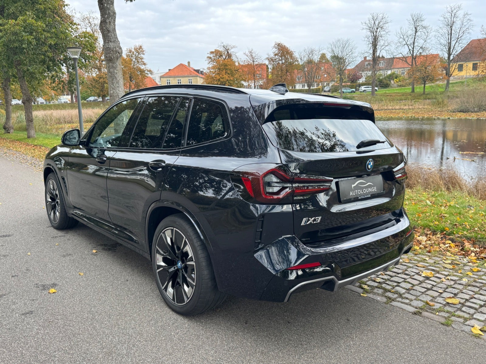 Blå BMW iX3 fra 2023