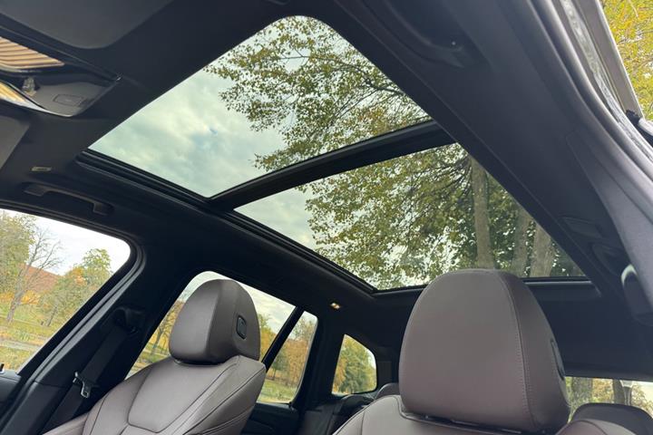 Blå BMW iX3 fra 2023