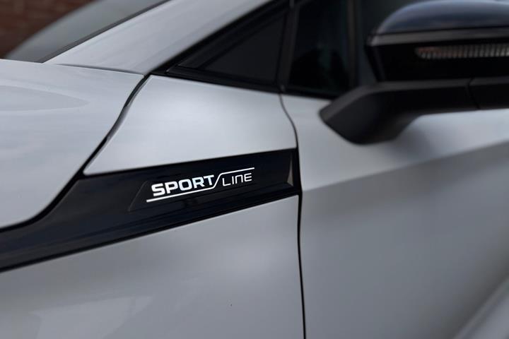 Hvid Skoda Enyaq fra 2022