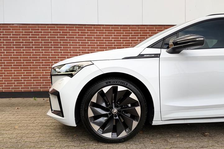 Hvid Skoda Enyaq fra 2022