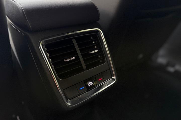 Hvid Skoda Enyaq fra 2022