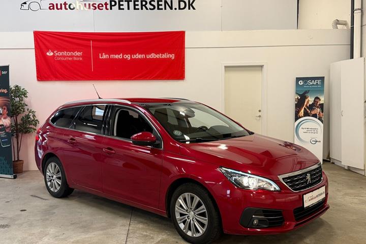 Rød Peugeot 308 fra 2018