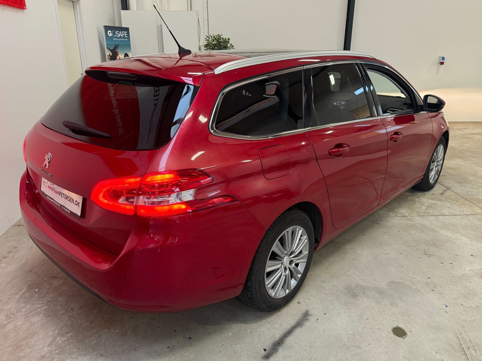 Rød Peugeot 308 fra 2018