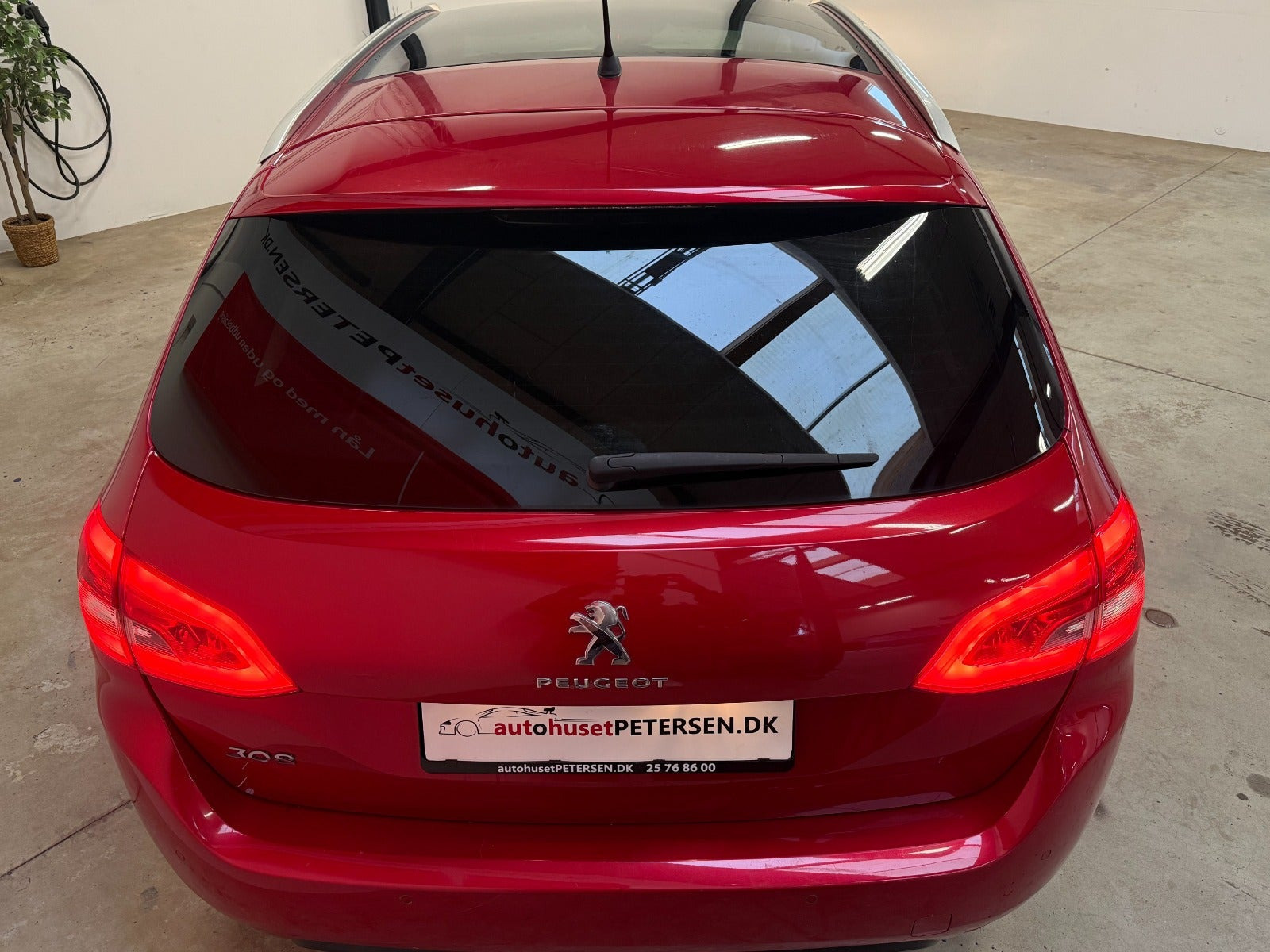Rød Peugeot 308 fra 2018
