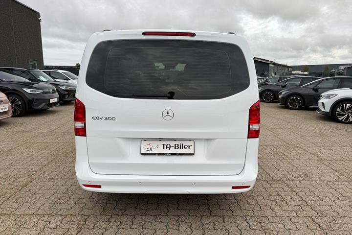 Hvid Mercedes EQV300 fra 2024