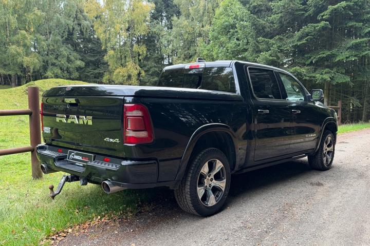 Sort Dodge RAM 1500 fra 2021