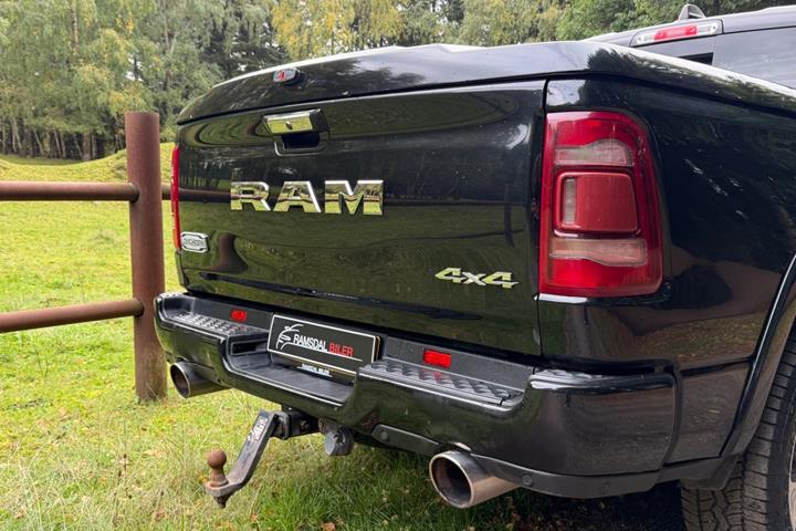 Sort Dodge RAM 1500 fra 2021