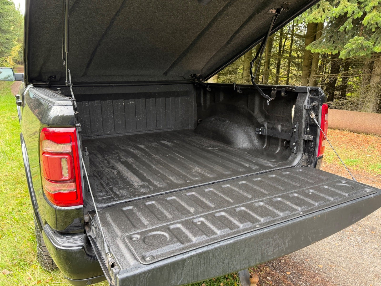 Sort Dodge RAM 1500 fra 2021