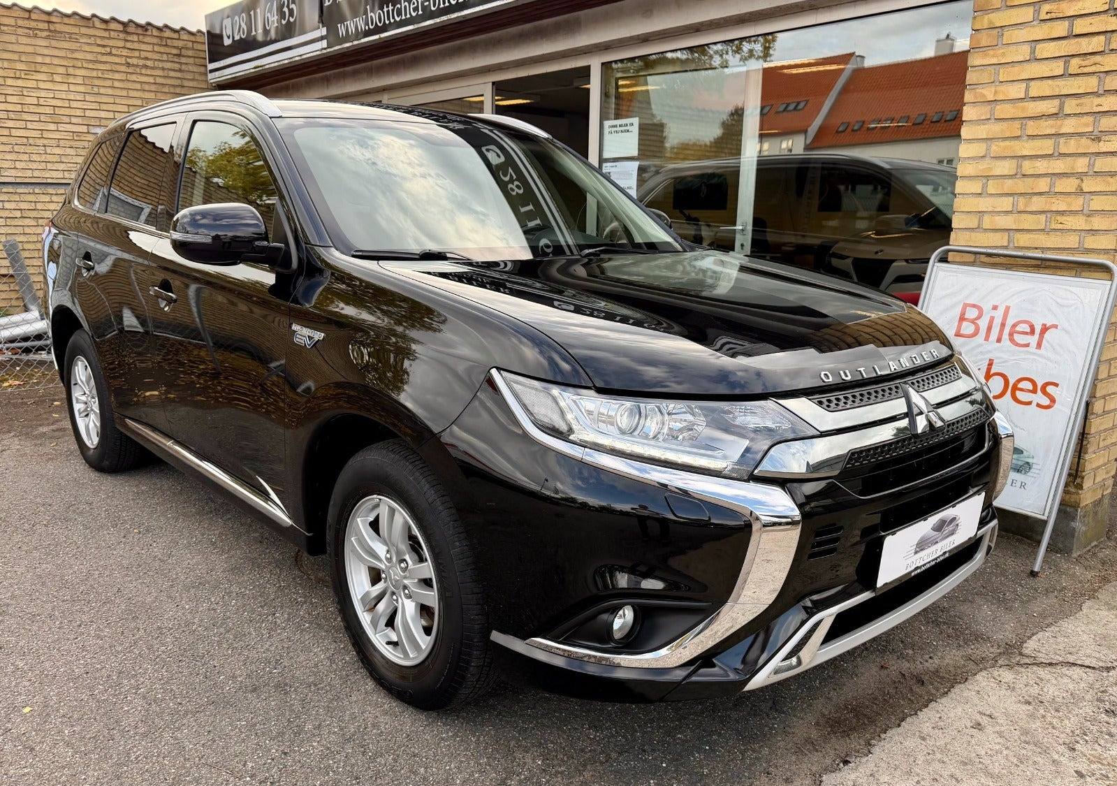 Mitsubishi Outlander 2,4 PHEV Invite+ CVT 4WD