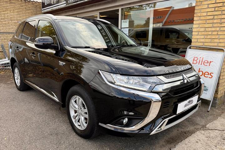 Sort Mitsubishi Outlander fra 2020