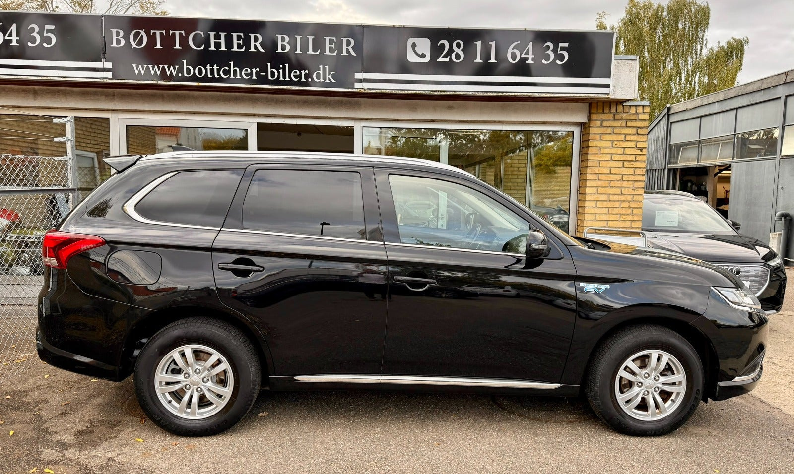 Sort Mitsubishi Outlander fra 2020