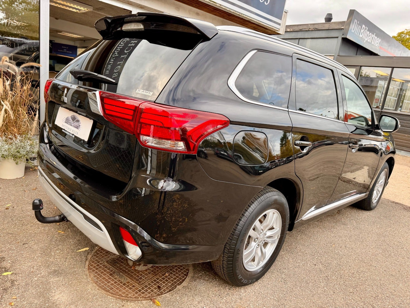 Sort Mitsubishi Outlander fra 2020