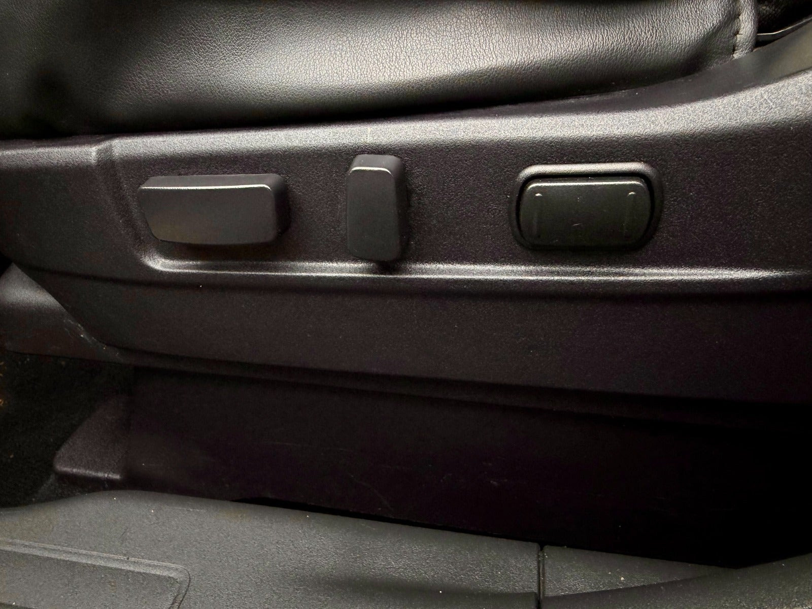 Sort Mitsubishi Outlander fra 2020