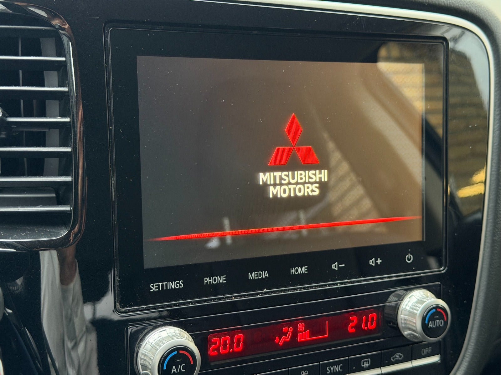 Sort Mitsubishi Outlander fra 2020