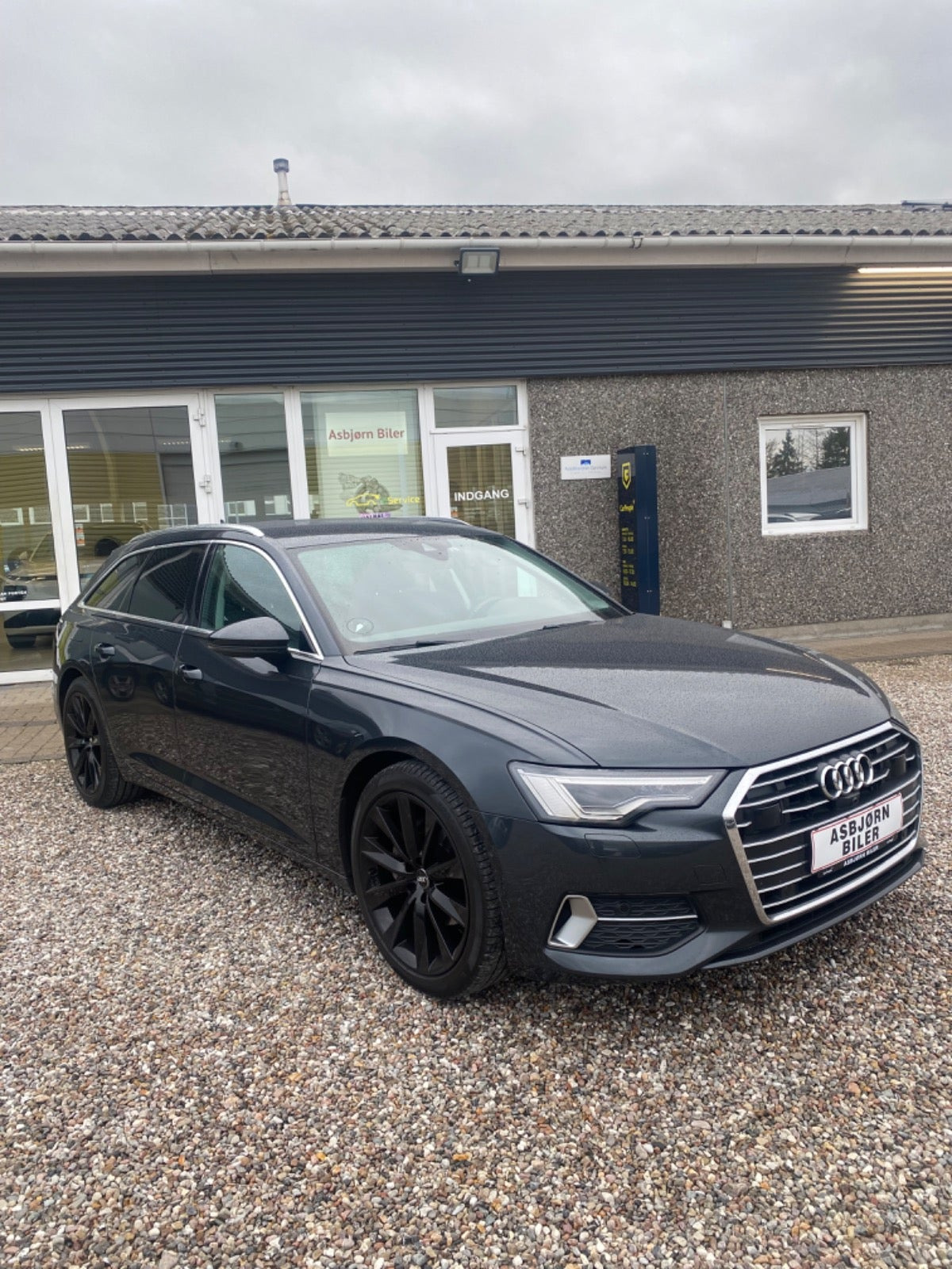 Grå Audi A6 fra 2022