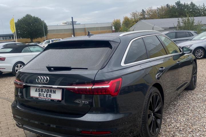 Grå Audi A6 fra 2022