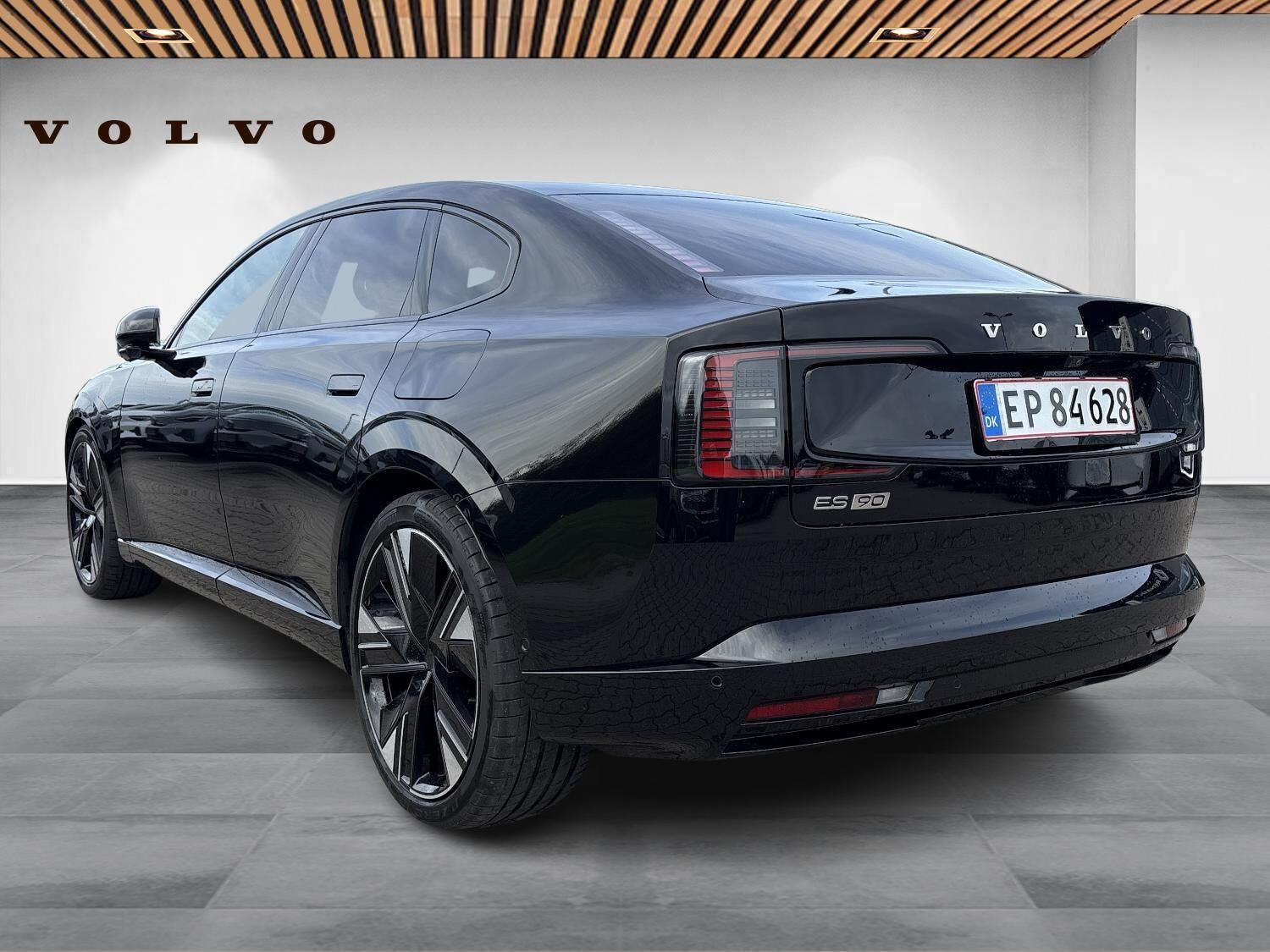 Sort Volvo ES90 fra 2026