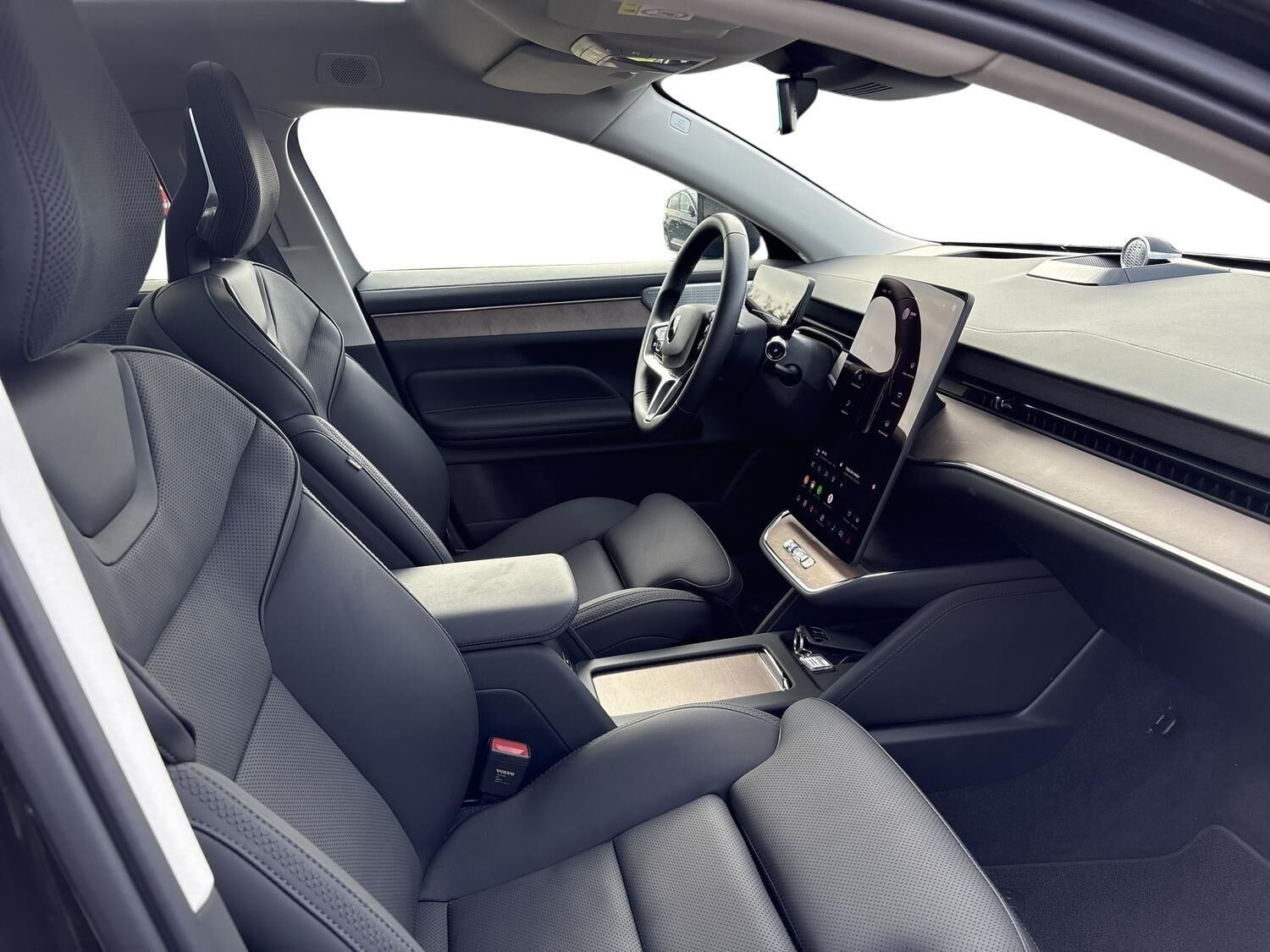 Sort Volvo ES90 fra 2026