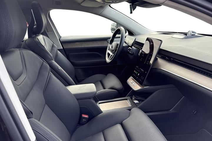 Sort Volvo ES90 fra 2026