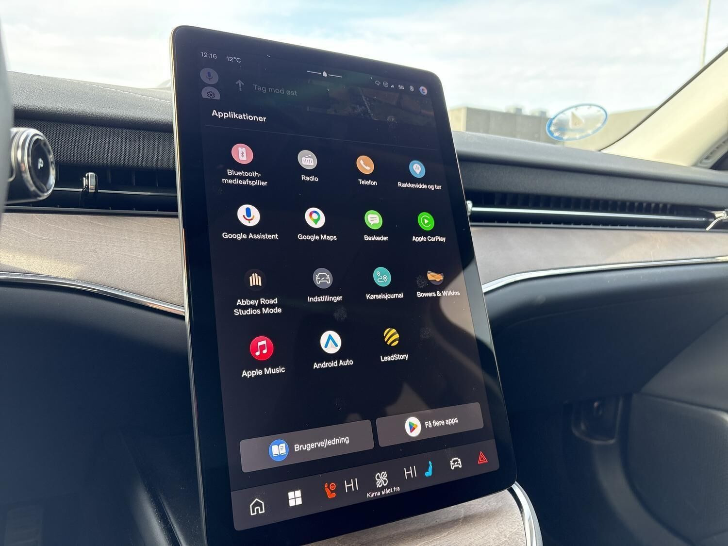 Sort Volvo ES90 fra 2026
