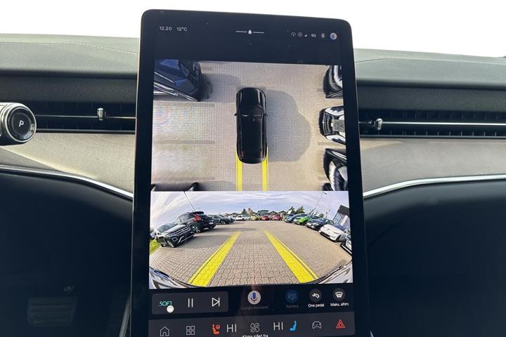 Sort Volvo ES90 fra 2026