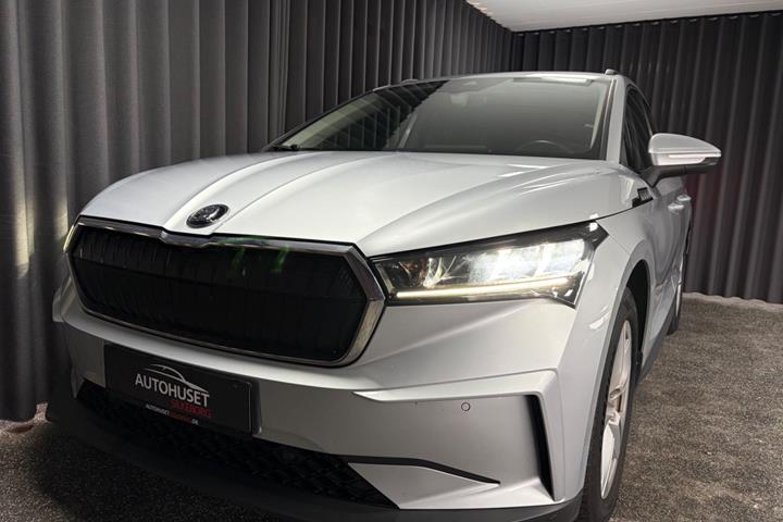 Grå Skoda Enyaq fra 2022
