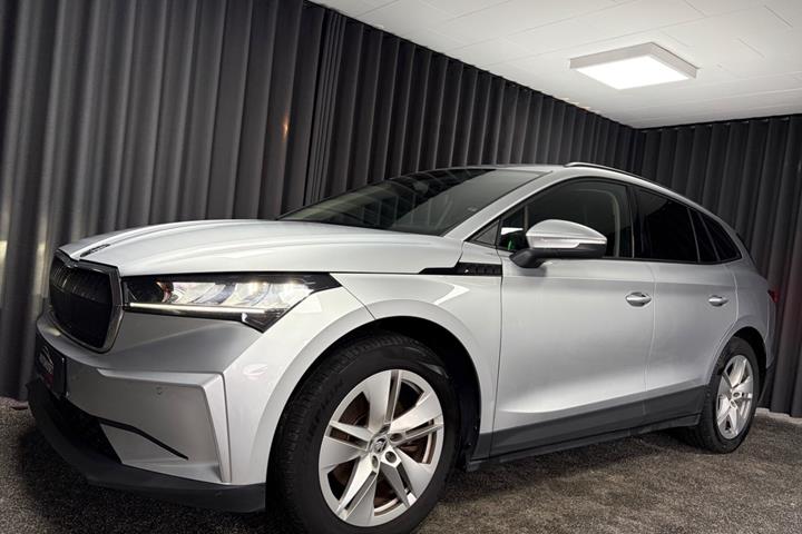 Grå Skoda Enyaq fra 2022