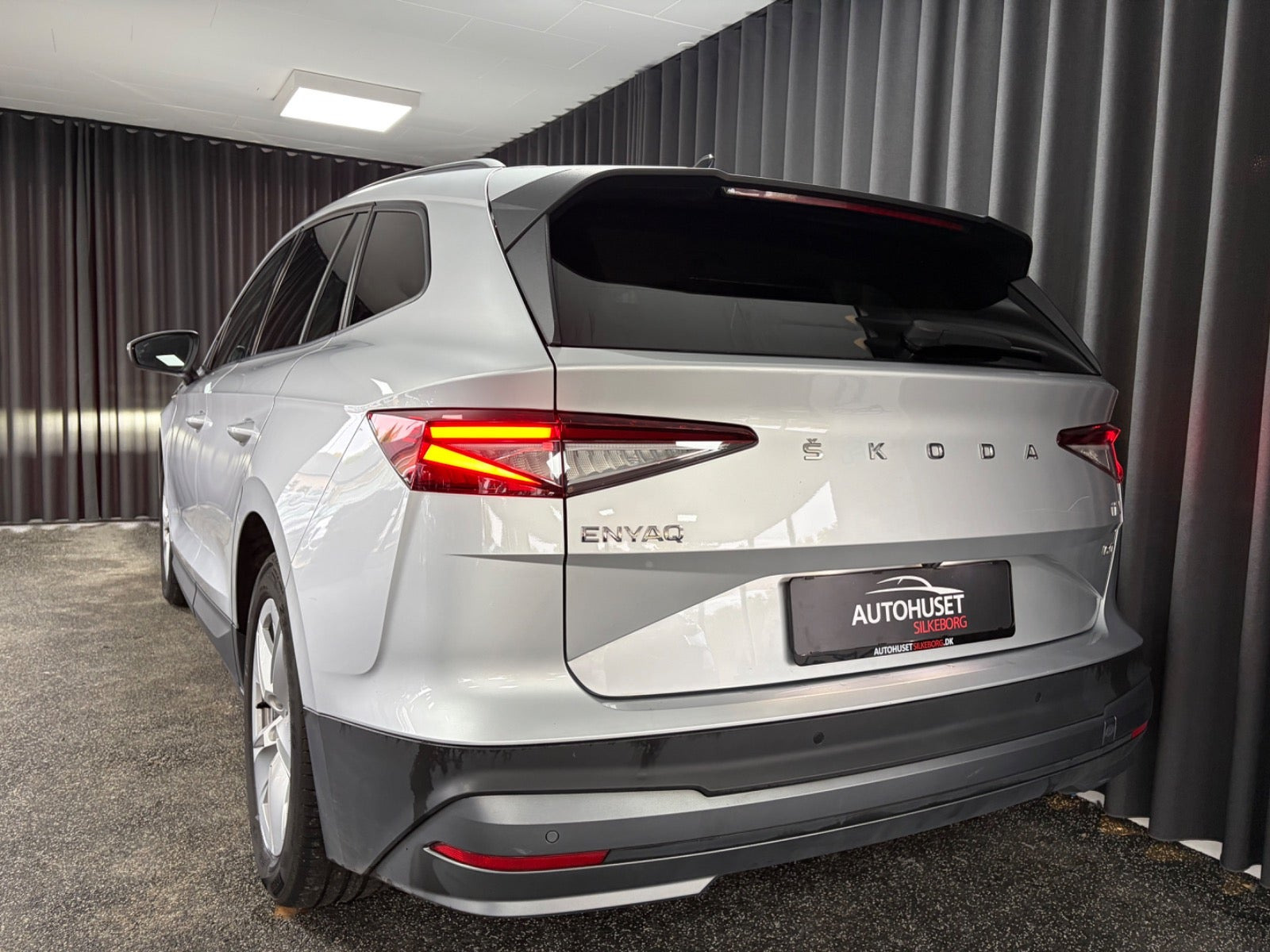 Grå Skoda Enyaq fra 2022