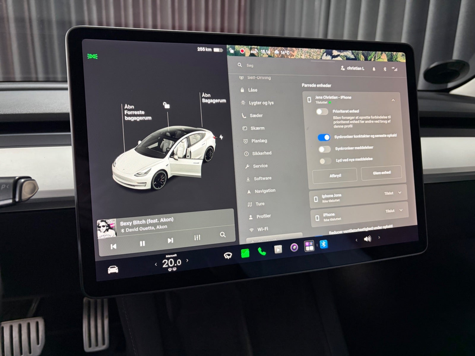 Hvid Tesla Model 3 fra 2021