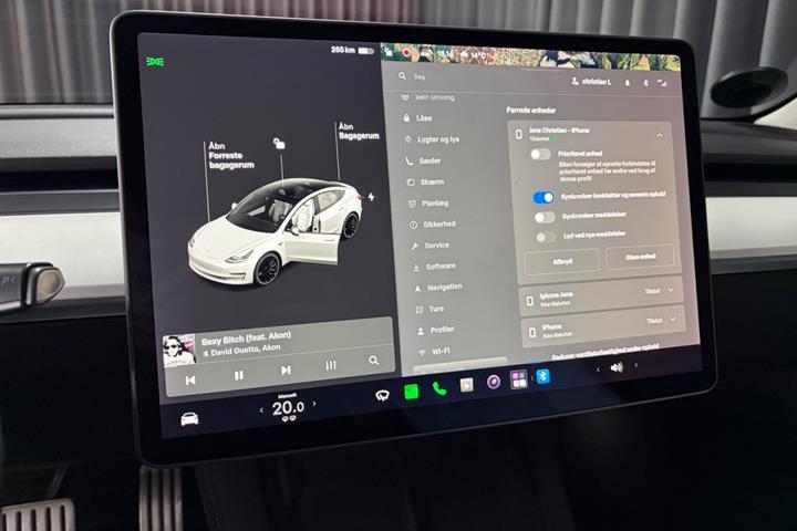 Hvid Tesla Model 3 fra 2021