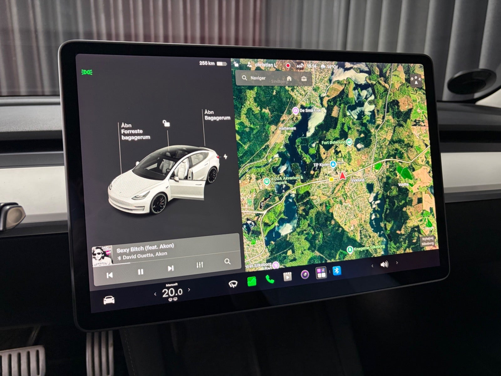 Hvid Tesla Model 3 fra 2021