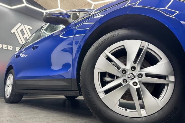 Blå Skoda Enyaq fra 2023