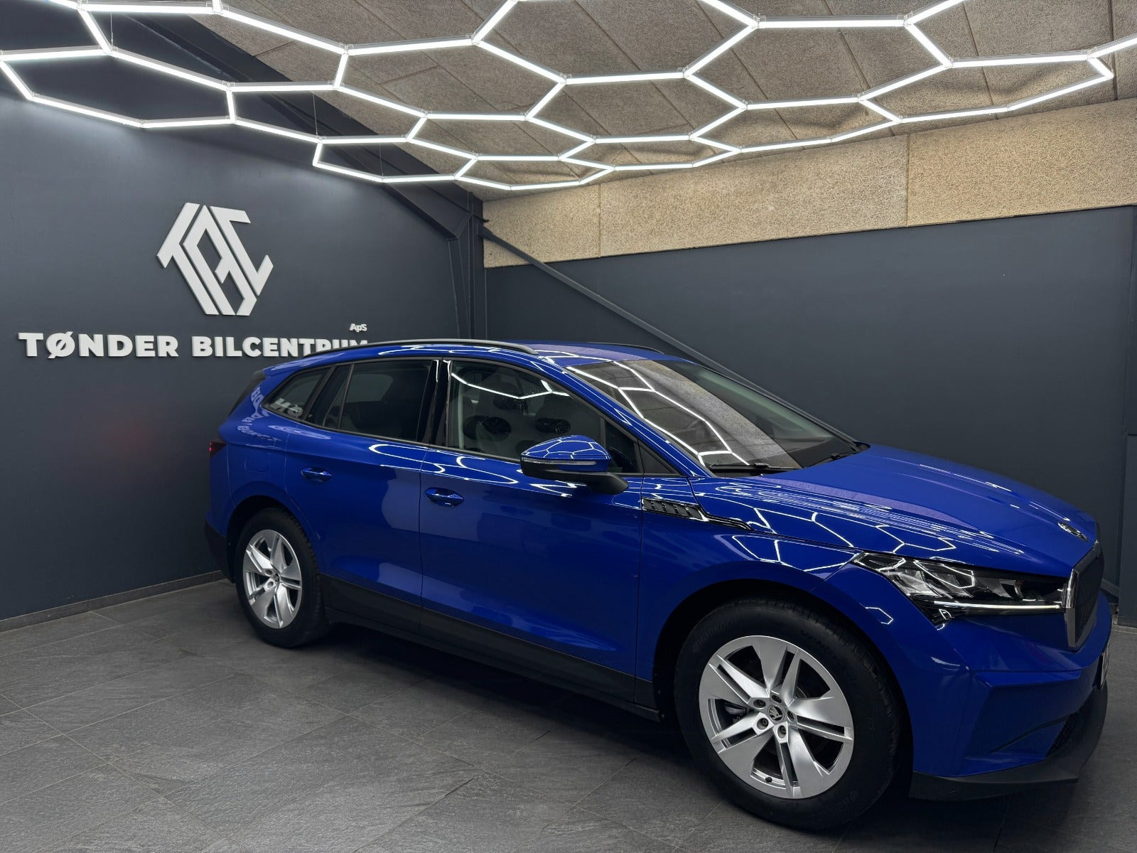 Blå Skoda Enyaq fra 2023