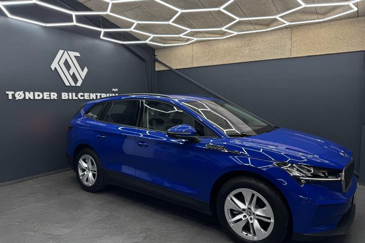 Blå Skoda Enyaq fra 2023