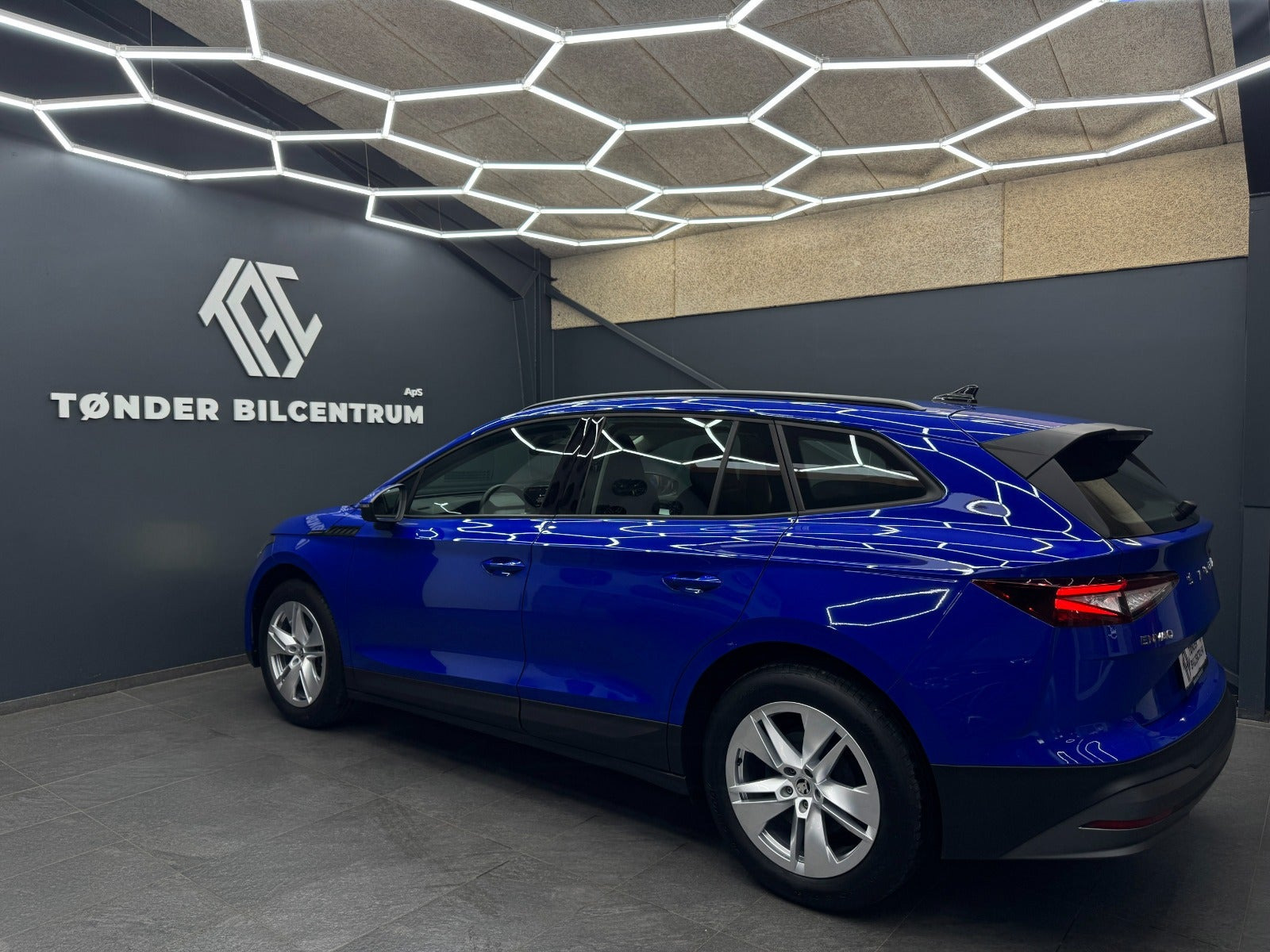 Blå Skoda Enyaq fra 2023