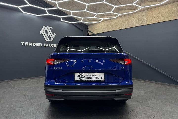 Blå Skoda Enyaq fra 2023