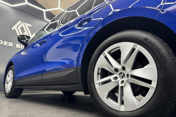 Blå Skoda Enyaq fra 2023