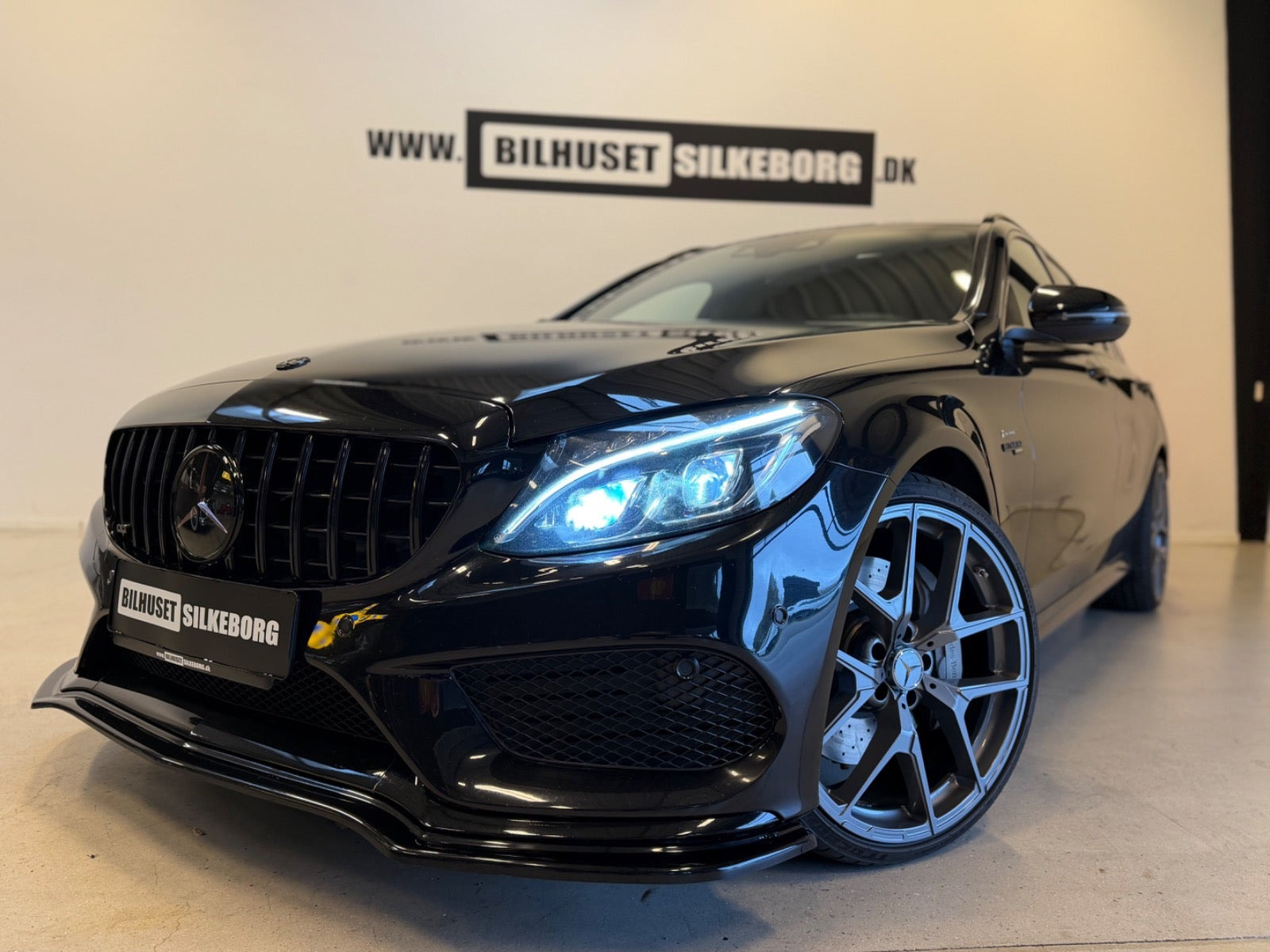 Hvid Mercedes C450 fra 2016
